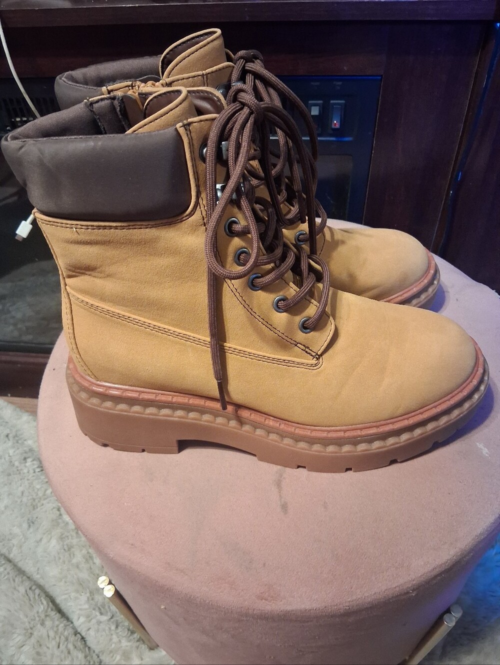 Combat boots